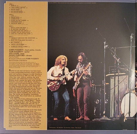    Creedence Clearwater Revival Featuring John Fogerty. Chronicle - The 20 Greatest Hits         
